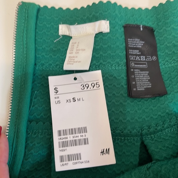 Green skirt - Picture 4 of 7